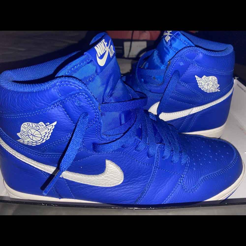 Air Jordan 1 high hyper royal size 11 Blue/White